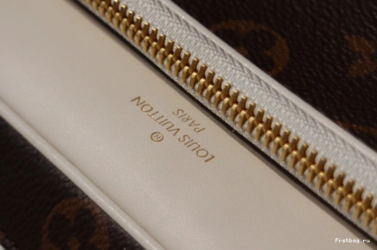 First bag ru VUITTON LOUIS LVXNBA MESSENGER NIL 0711